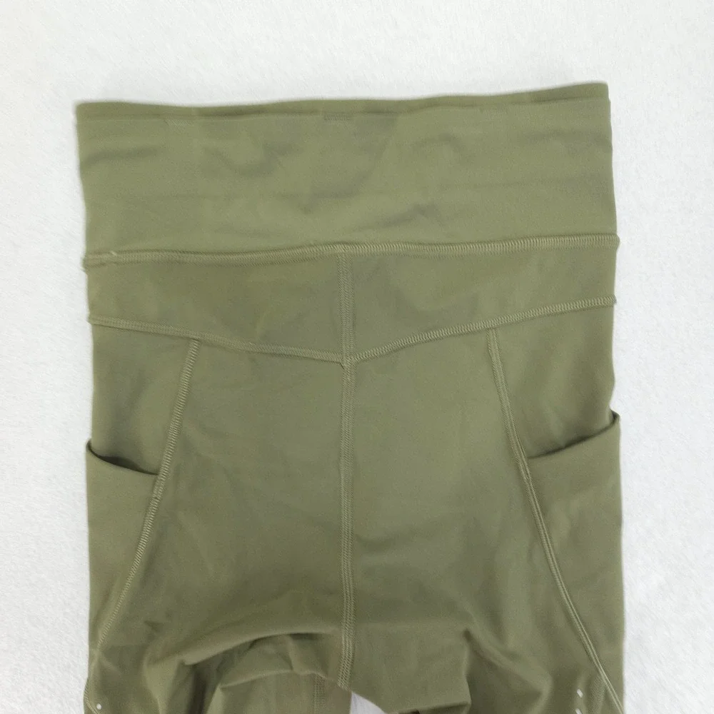 Lululemon Shorts Womens 2 Bay Leaf Fast and Free HR 8 Inch Light NWT Running